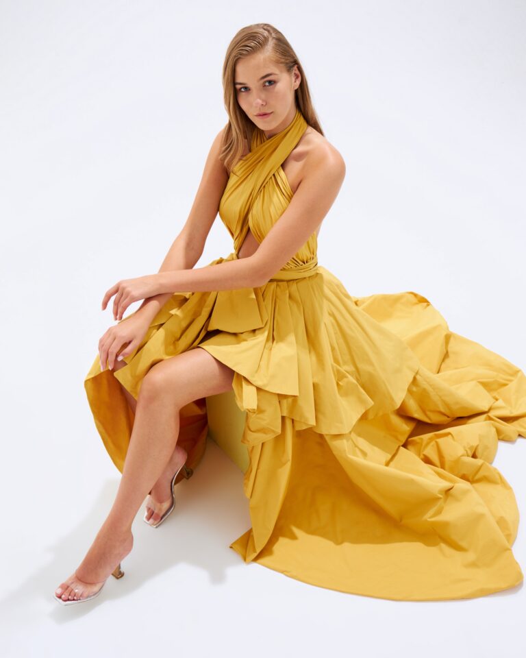 Read more about the article Perfect Makeup for Yellow Dress