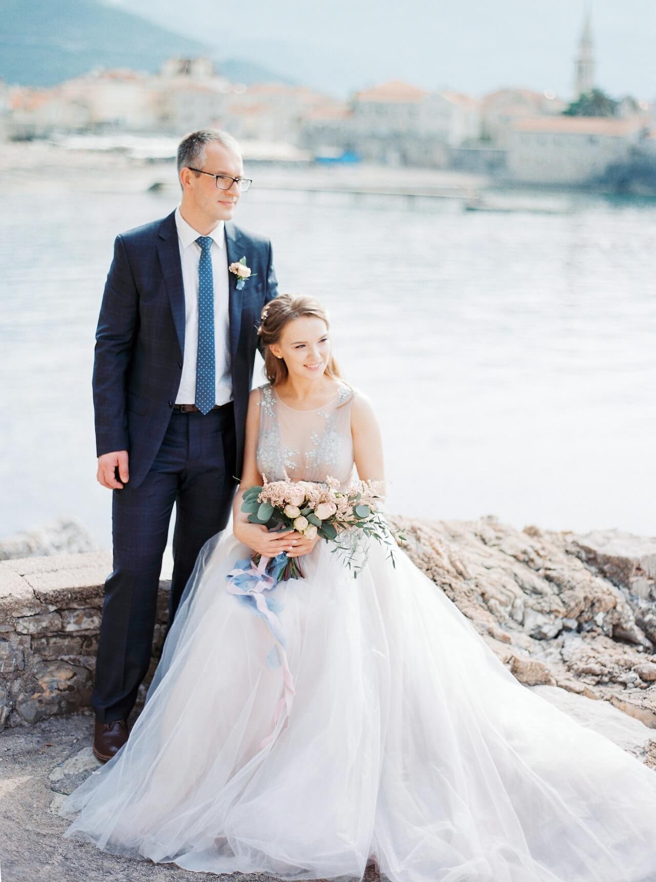 You are currently viewing Stylish and Effortless Beach Engagement Photo Outfits