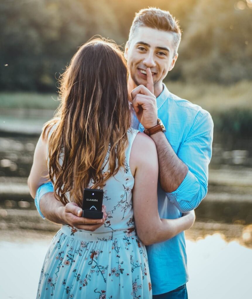 couples getting engaged, man asking his girlfriend to marry him